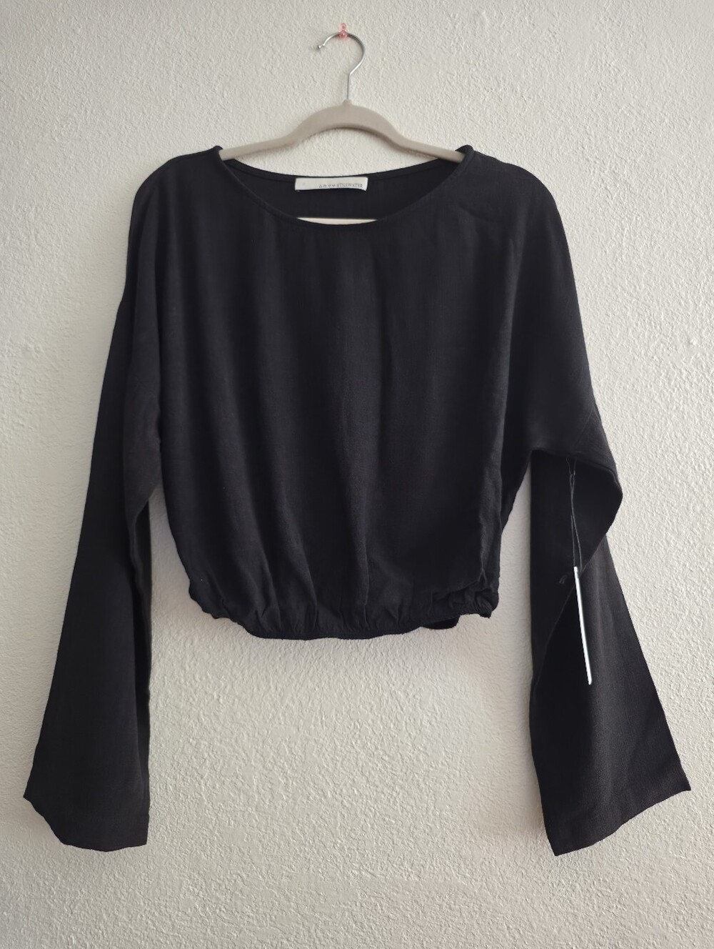 Women's Black Long-Sleeve Drawstring Hem Top - Picture 2 of 8